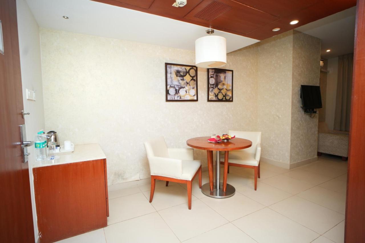 The Altruist Business Hotel Hitech Hyderabad Exterior photo