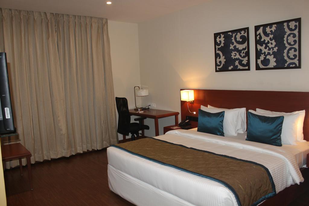 The Altruist Business Hotel Hitech Hyderabad Room photo